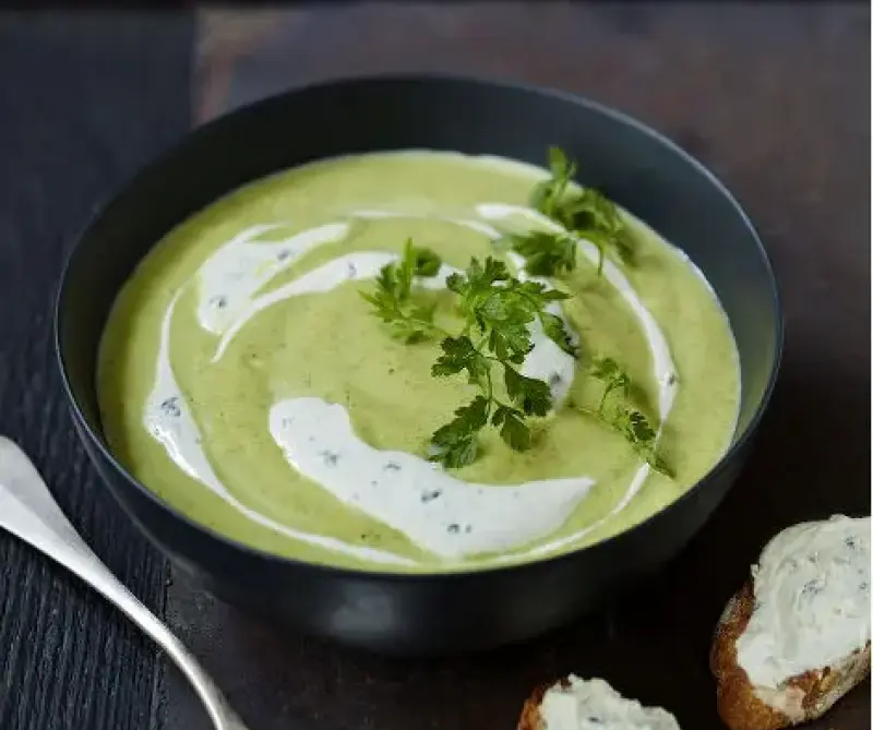 Нежный крем суп из цукини с голубым кремом