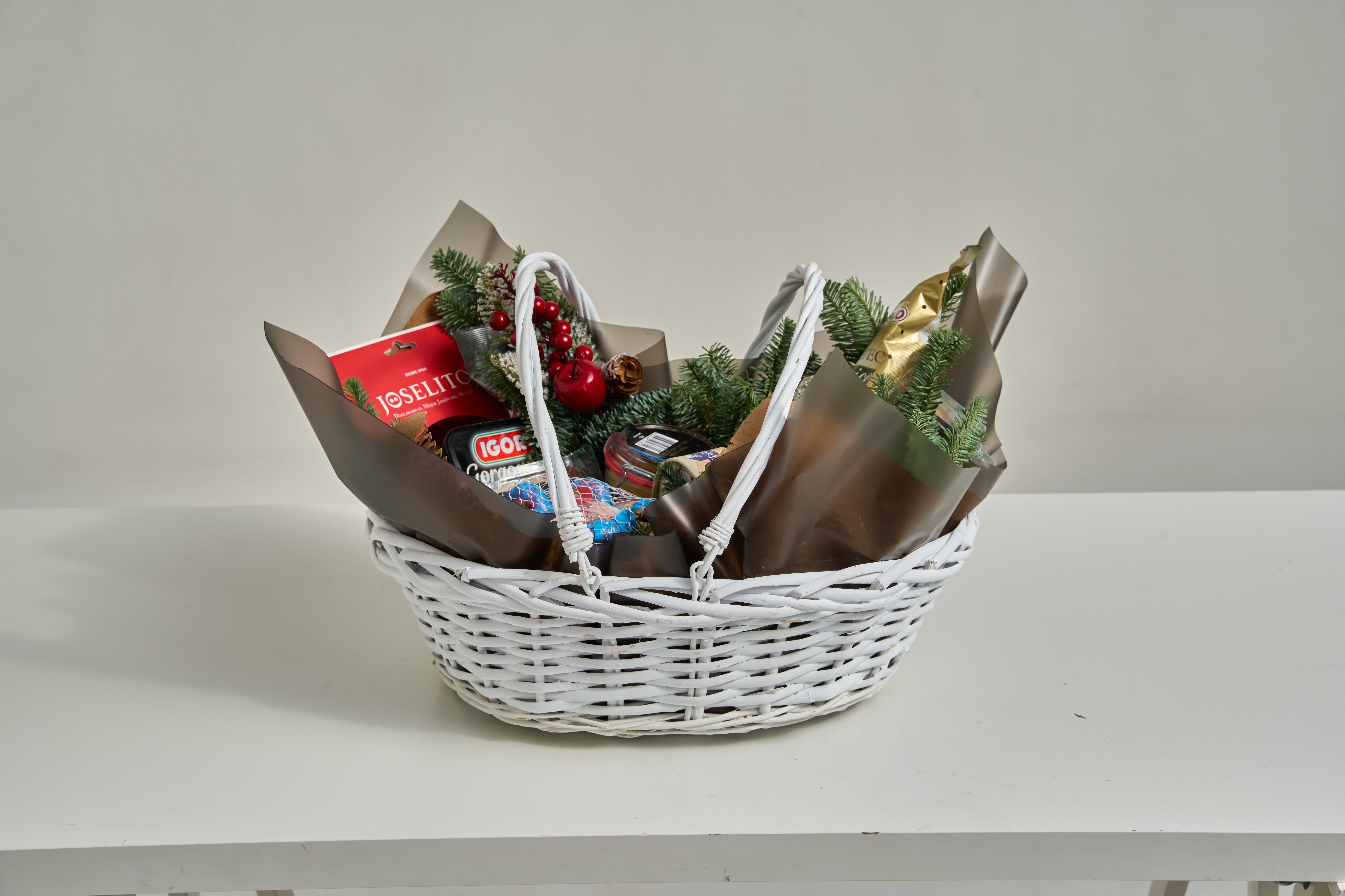 Подарочный набор в корзине