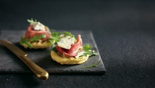 Гранд Нуар с мини фокаччей и пармской ветчиной