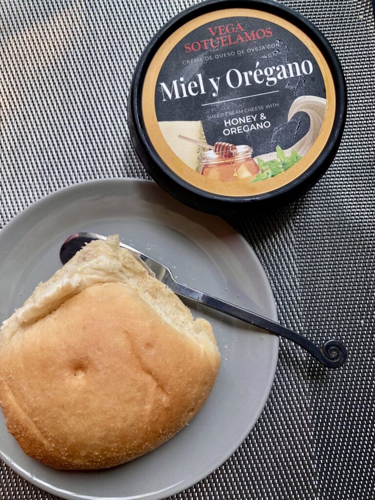 Овечий сливочный сыр с медом и орегано 125 грамм