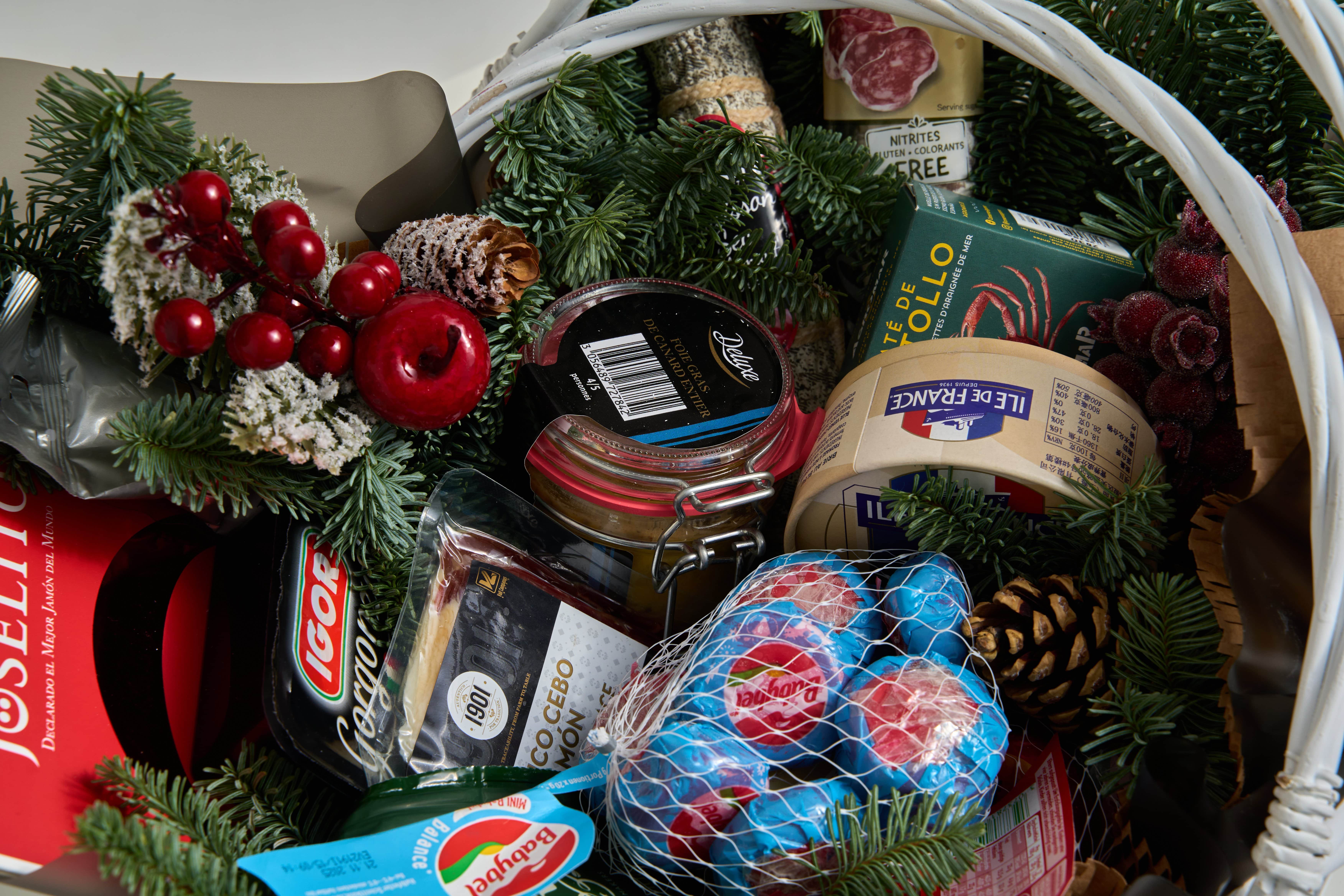 Подарочный набор в корзине